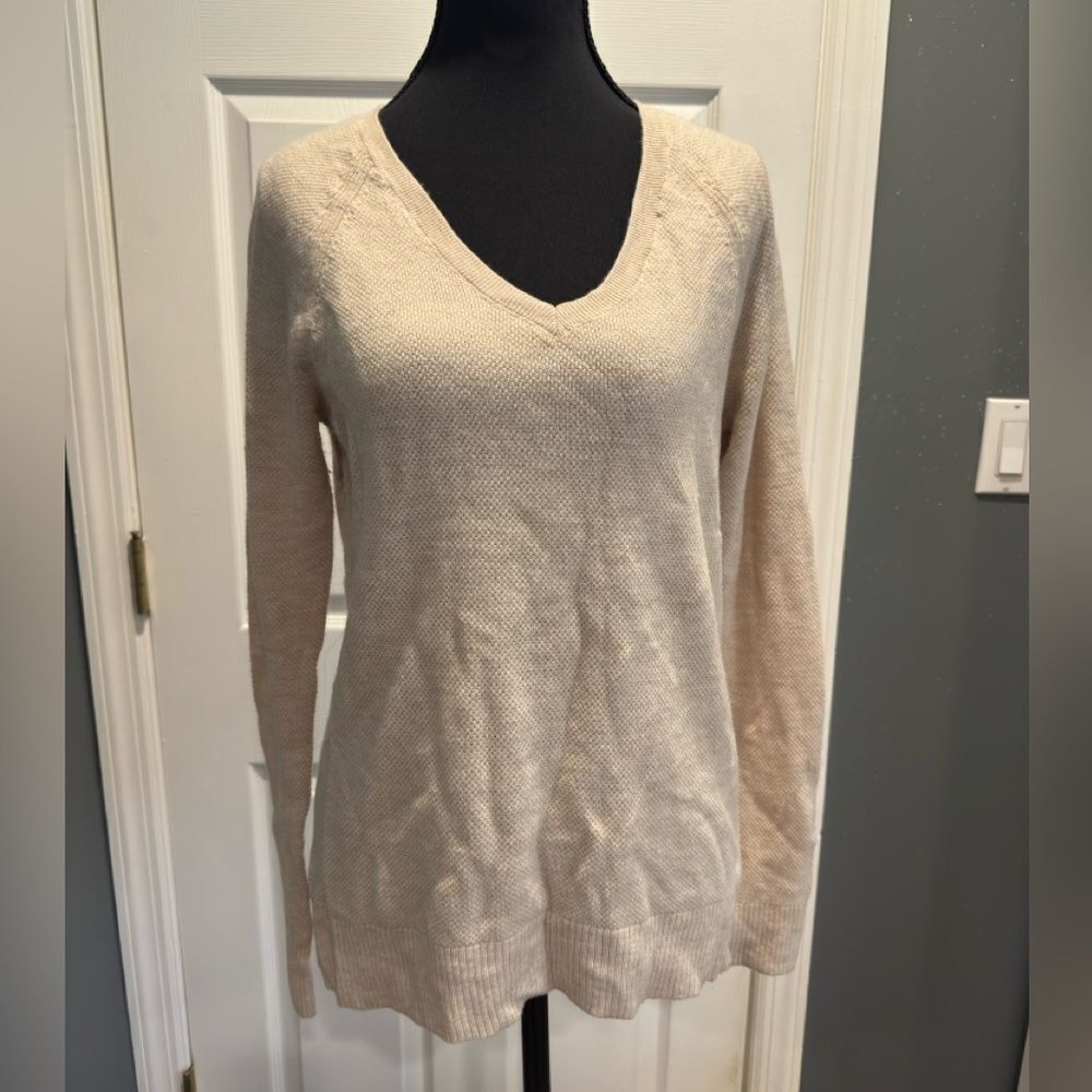 Gap Women's Cream Sweater in size XS